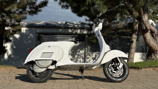 prosimo Elektroumbau Vespa 50 – Traum in Bianco, Vespa Smallframe elektrisch