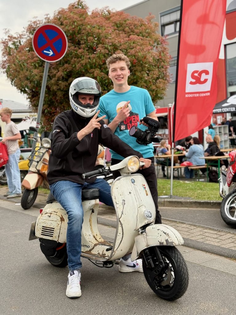 Federico Vanore Rennfahrer testet die prosimo Elektro Vespa