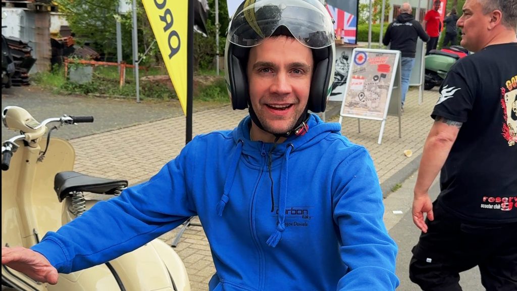 Daniele von Carbonitaly® testet unsere Smallframe mit HP 100+ Kit: „Motore elettrico spettacolare!"