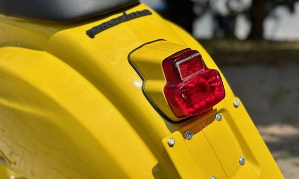 Vespa 50s V5SA1T-136 yellow banana - 10 Vespa 50s V5SA1T-136 yellow banana - 10