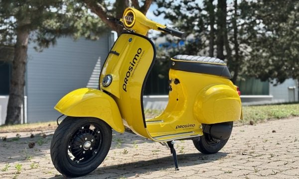 Vespa 50s V5SA1T-136 yellow banana - 12 Vespa 50s V5SA1T-136 yellow banana - 12