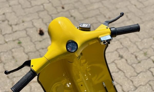 Vespa 50s V5SA1T-136 yellow banana - 2 Vespa 50s V5SA1T-136 yellow banana - 2