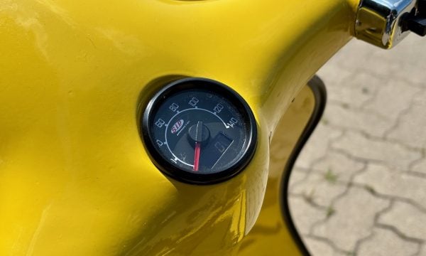 Vespa 50s V5SA1T-136 yellow banana - 3 Vespa 50s V5SA1T-136 yellow banana - 3