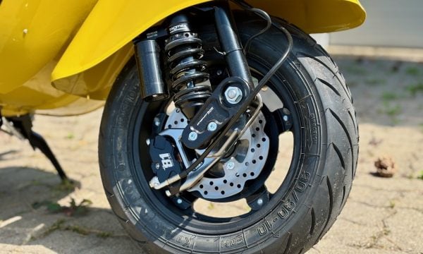 Vespa 50s V5SA1T-136 yellow banana - 4 Vespa 50s V5SA1T-136 yellow banana - 4