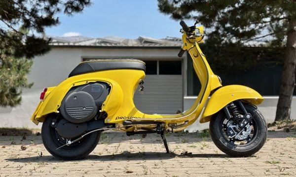Vespa 50s V5SA1T-136 yellow banana - 5 prosimo Vespa 50s V5SA1T-136 yellow banana Elektro Vespa