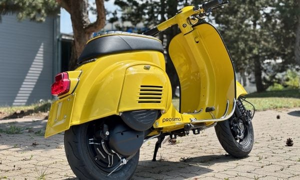 Vespa 50s V5SA1T-136 yellow banana - 7 Vespa 50s V5SA1T-136 yellow banana - 7