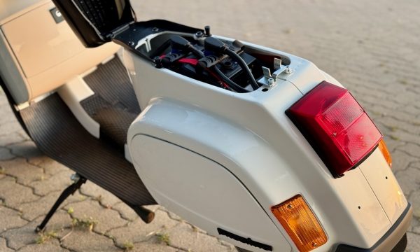 Vespa PK50XL-V5S2T-000-e-vespa-by-prosimo - 4