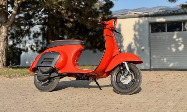Vespa 50s V5SA1T-135 orange Jasmino - 1 Vespa 50s V5SA1T-135 orange Jasmino - 1